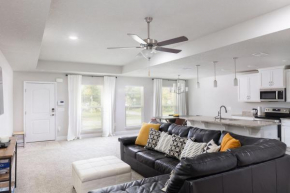 Sleeps 8 House -15 min to Navarre Beach